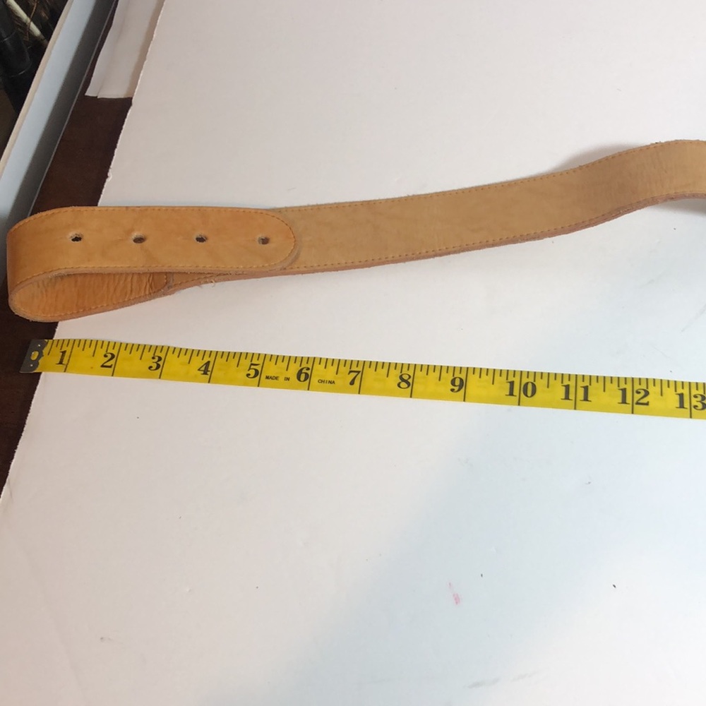 Details Leather Belt With Peg And Loop Closure - image 7